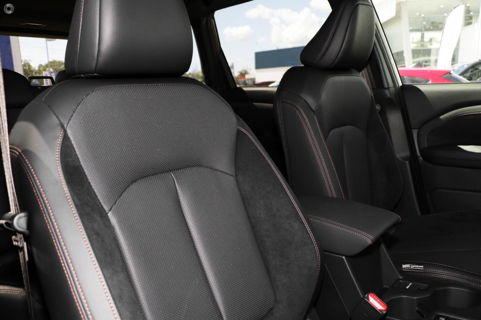 2025 Subaru Forester Hybrid Touring — photo 9