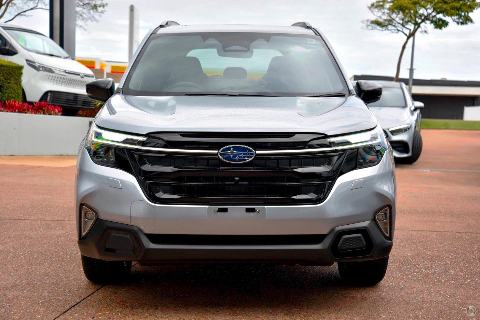 2025 Subaru Forester Hybrid Touring — photo 2