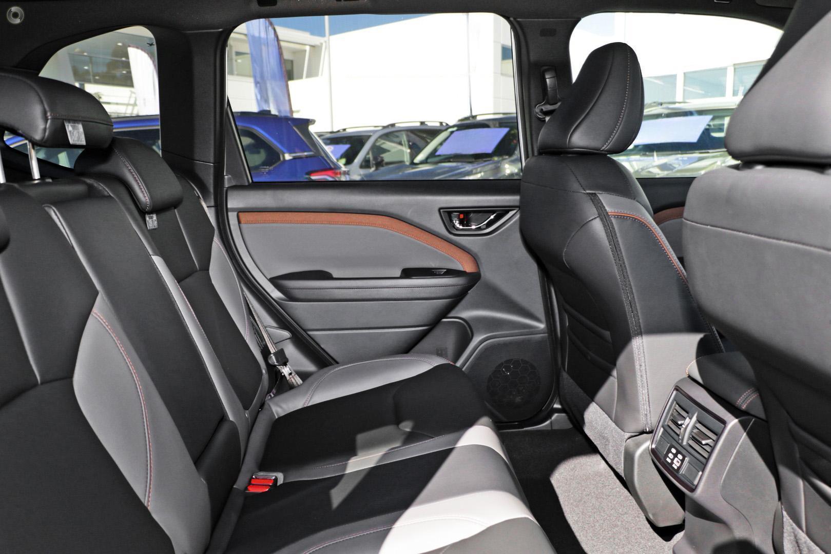 2025 Subaru Forester Hybrid Sport — photo 10