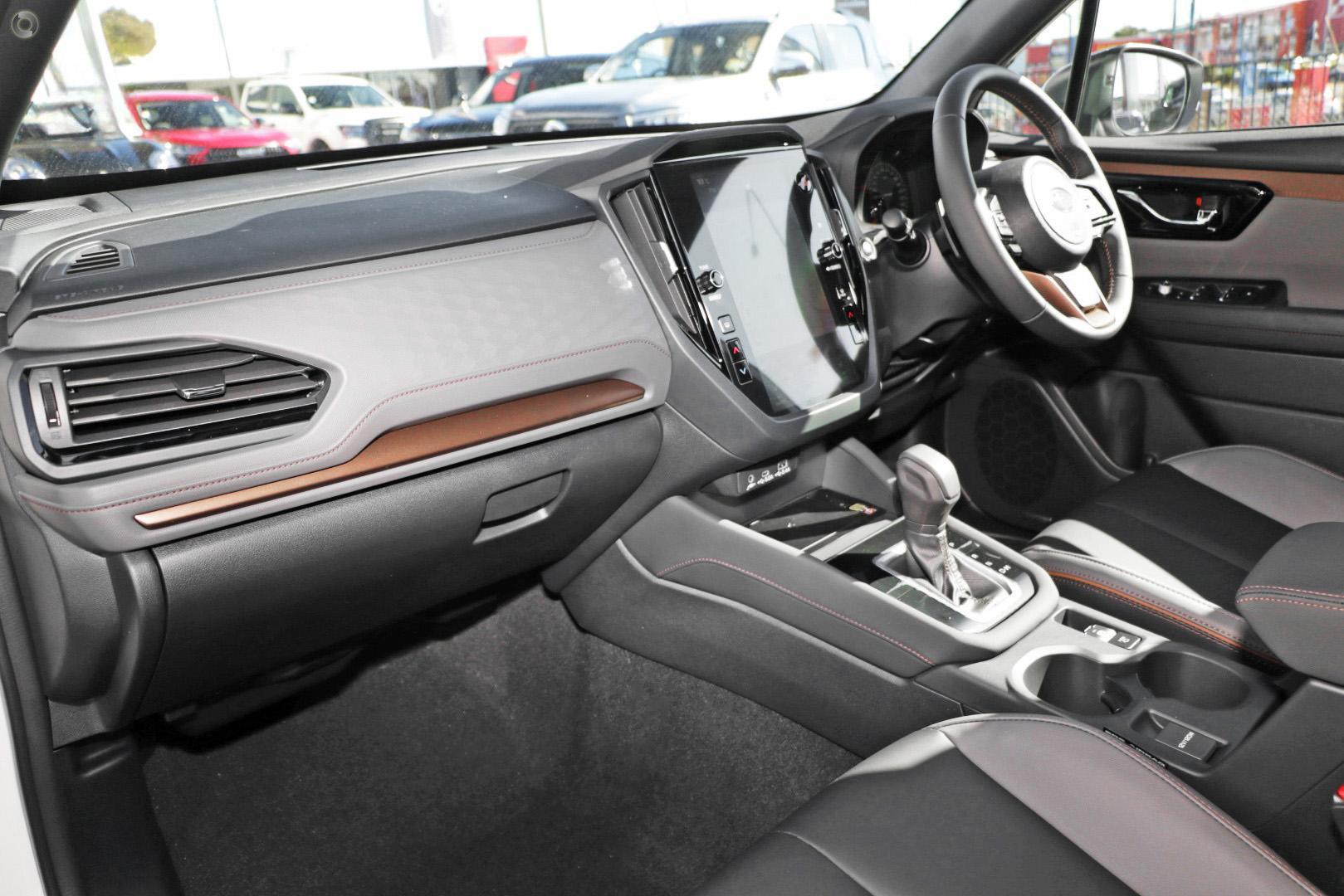 2025 Subaru Forester Hybrid Sport — photo 7