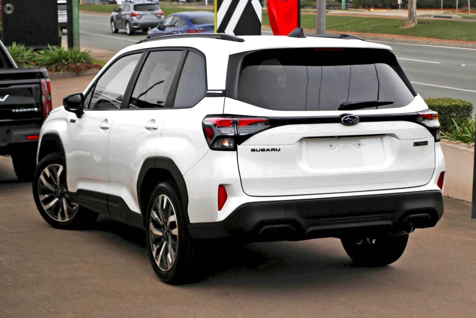 2025 Subaru Forester Hybrid Touring — photo 4