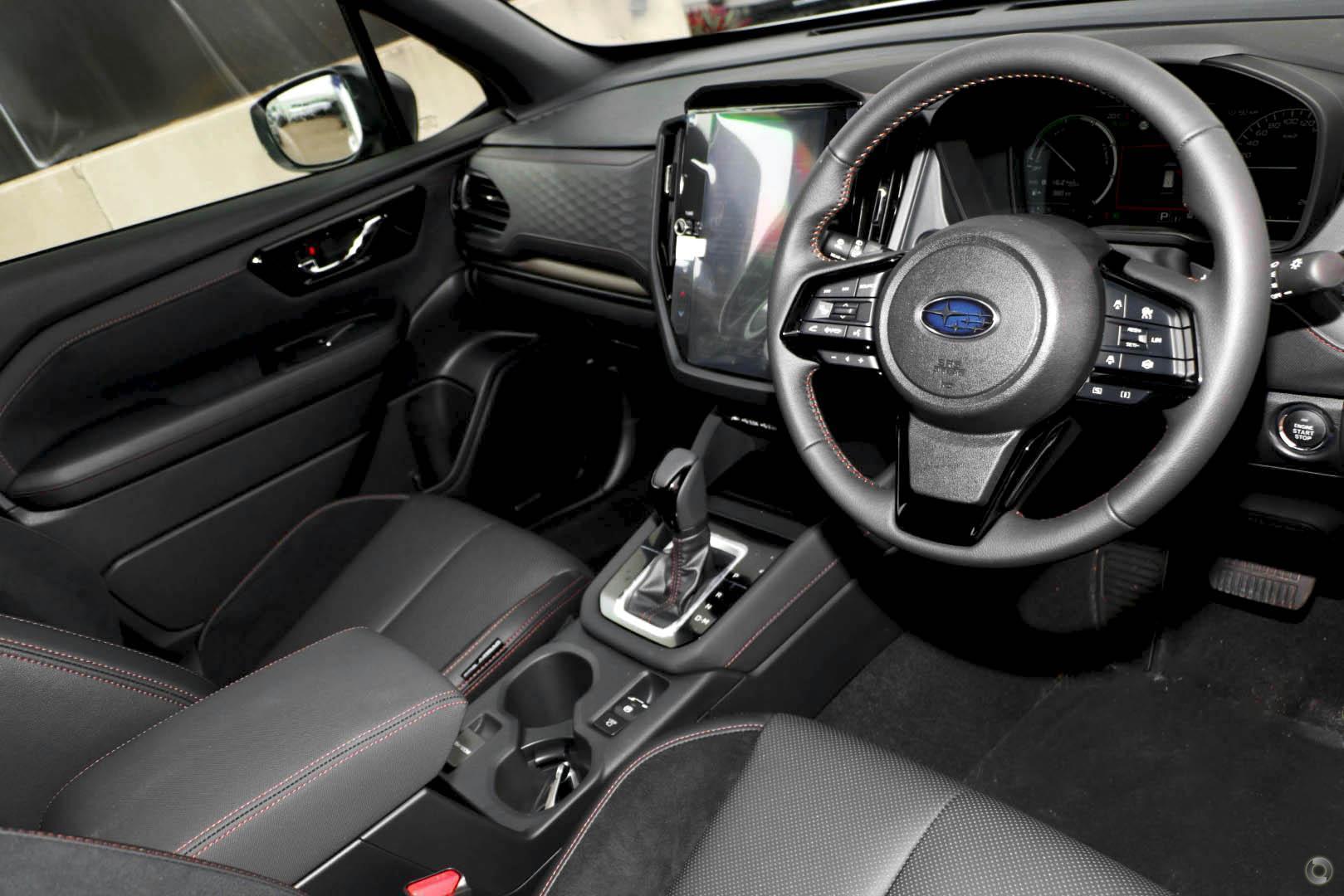 2025 Subaru Forester Hybrid Touring — photo 6