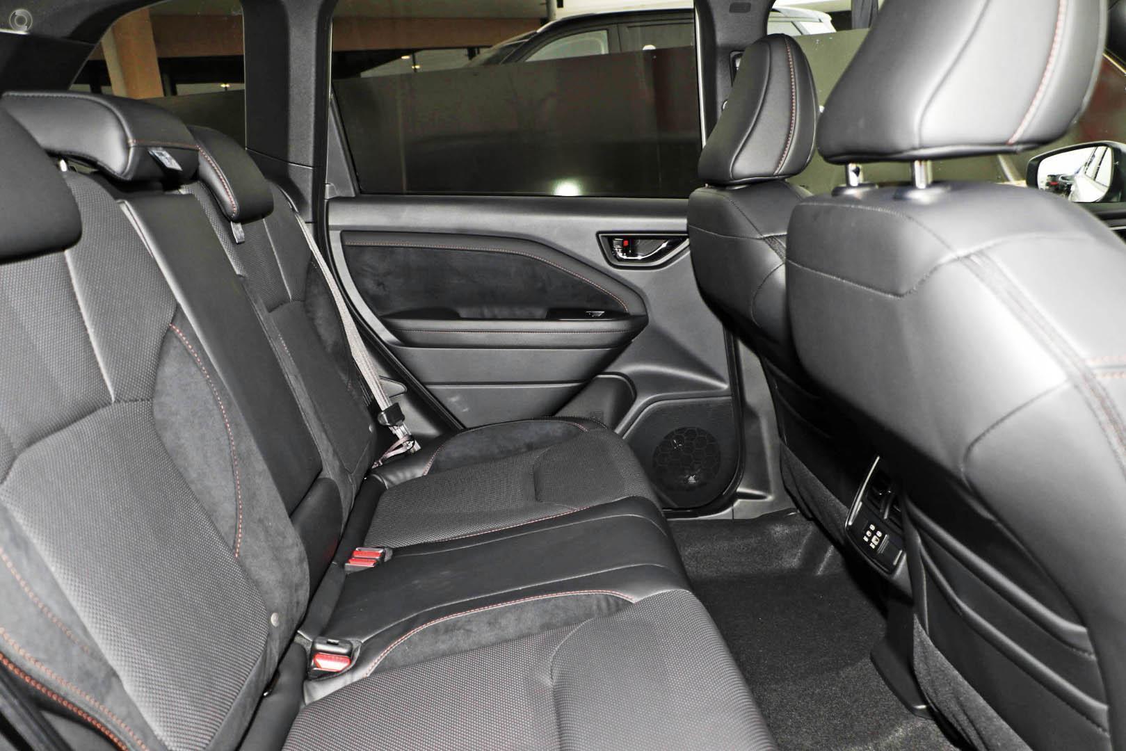 2025 Subaru Forester Hybrid Touring — photo 10