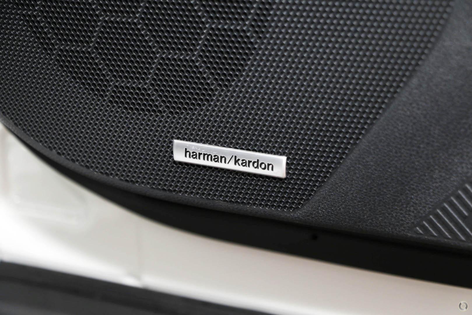 2025 Subaru Forester Hybrid Touring — photo 13