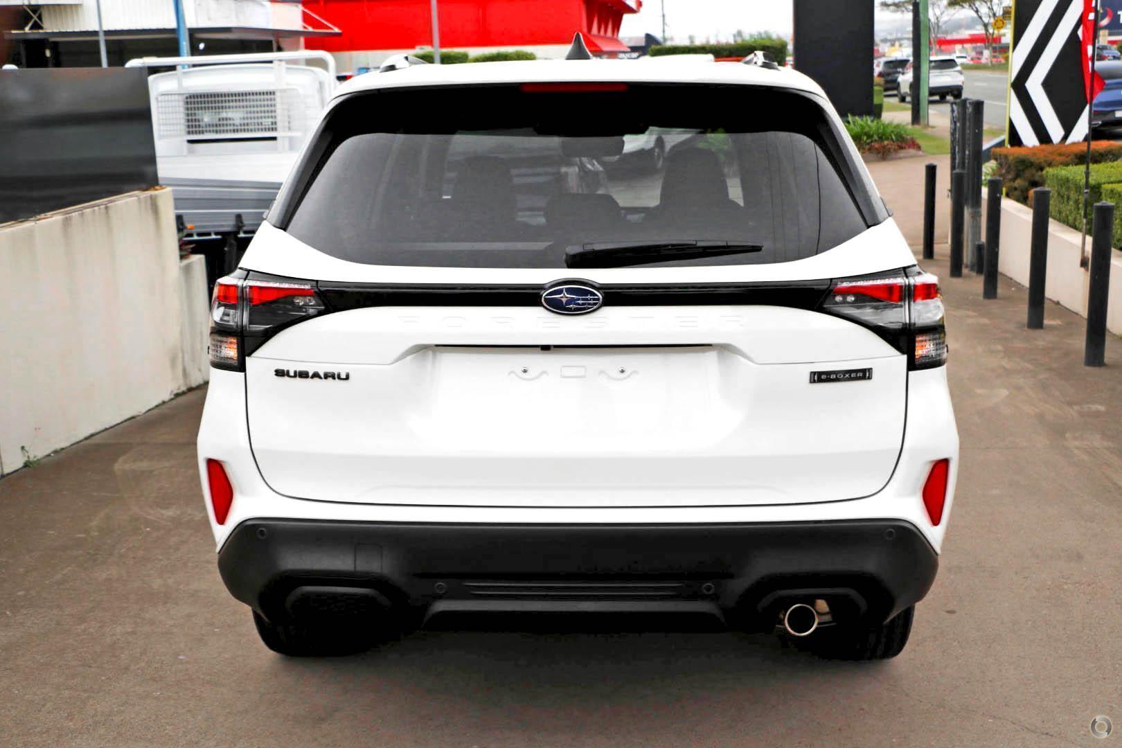 2025 Subaru Forester Hybrid Touring — photo 3