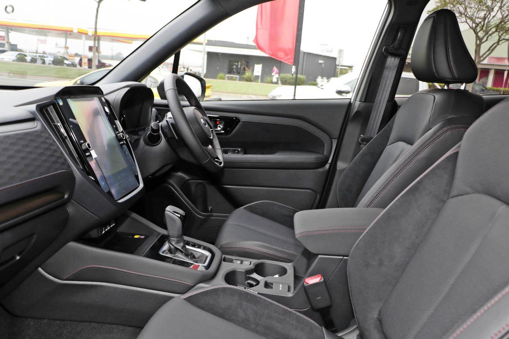 2025 Subaru Forester Hybrid Touring — photo 7