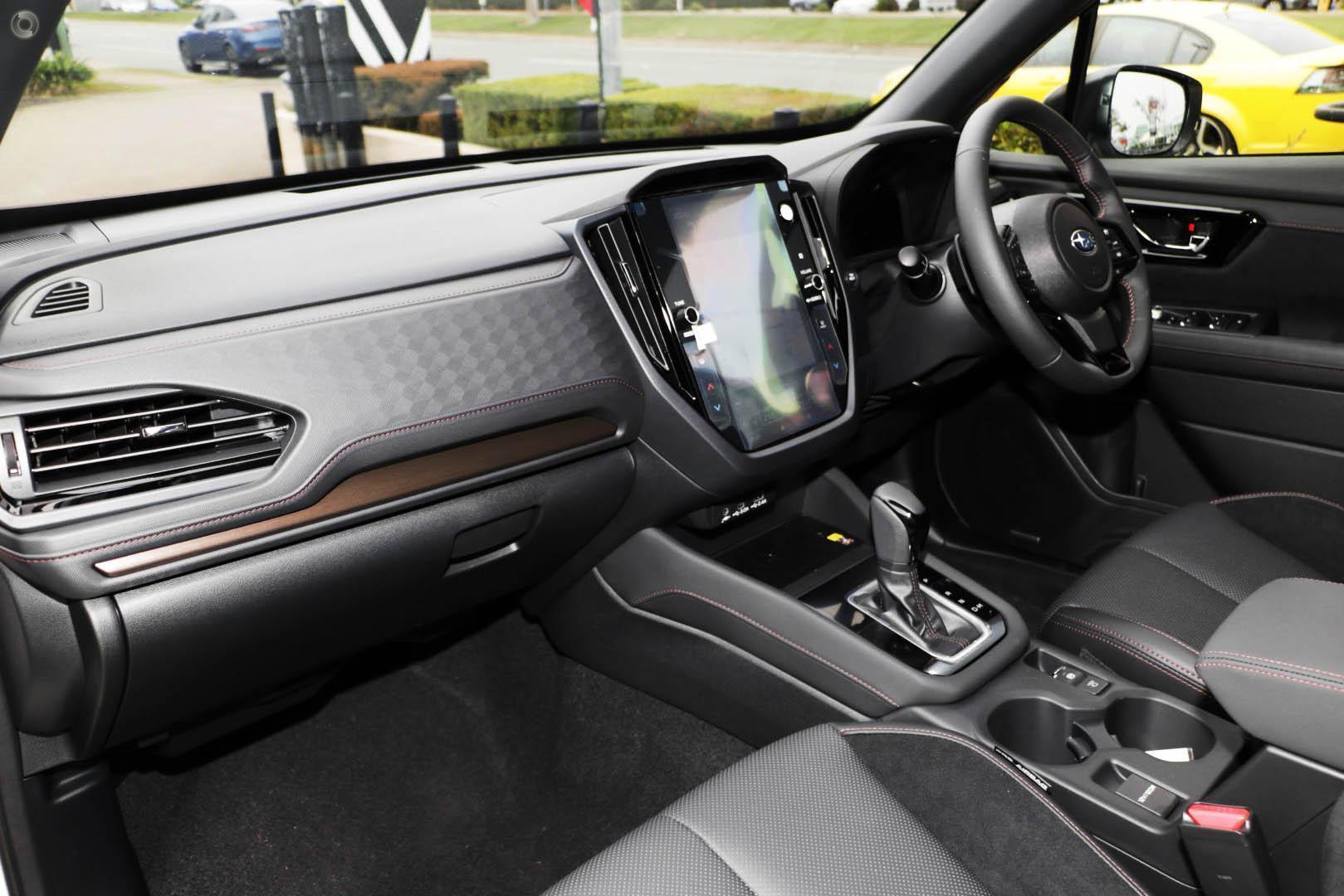 2025 Subaru Forester Hybrid Touring — photo 8