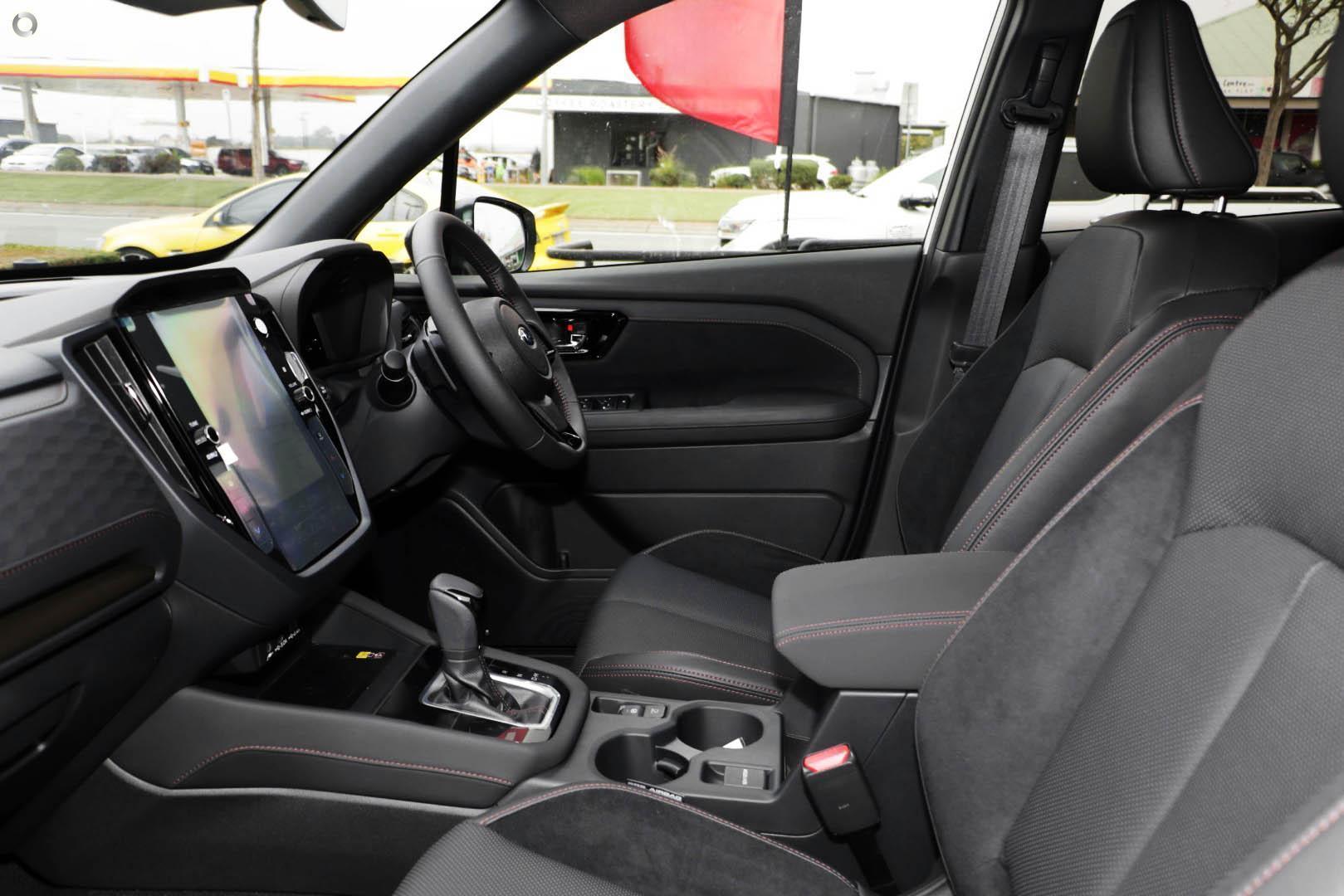 2025 Subaru Forester Hybrid Touring — photo 9