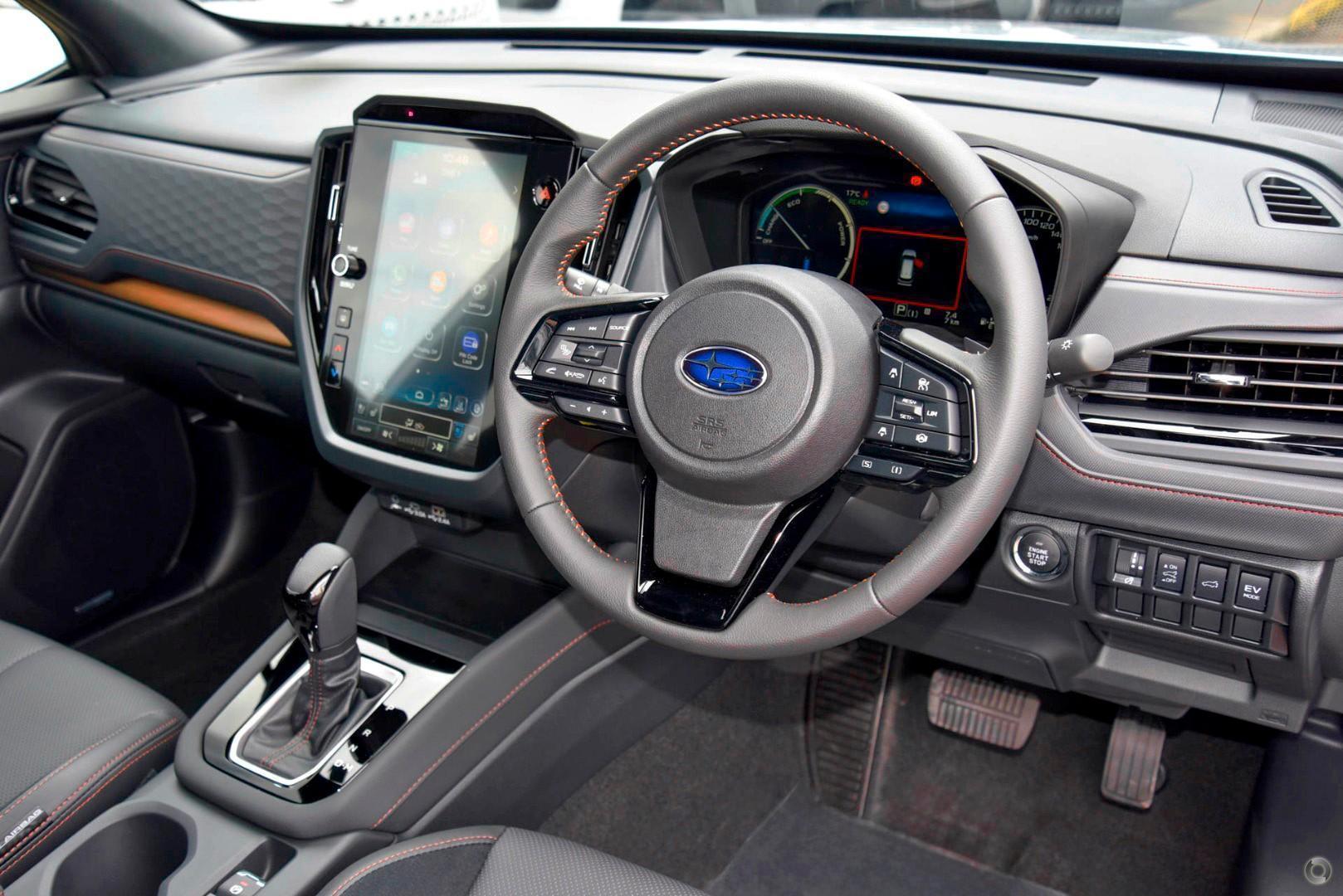 2025 Subaru Forester Hybrid Touring — photo 2