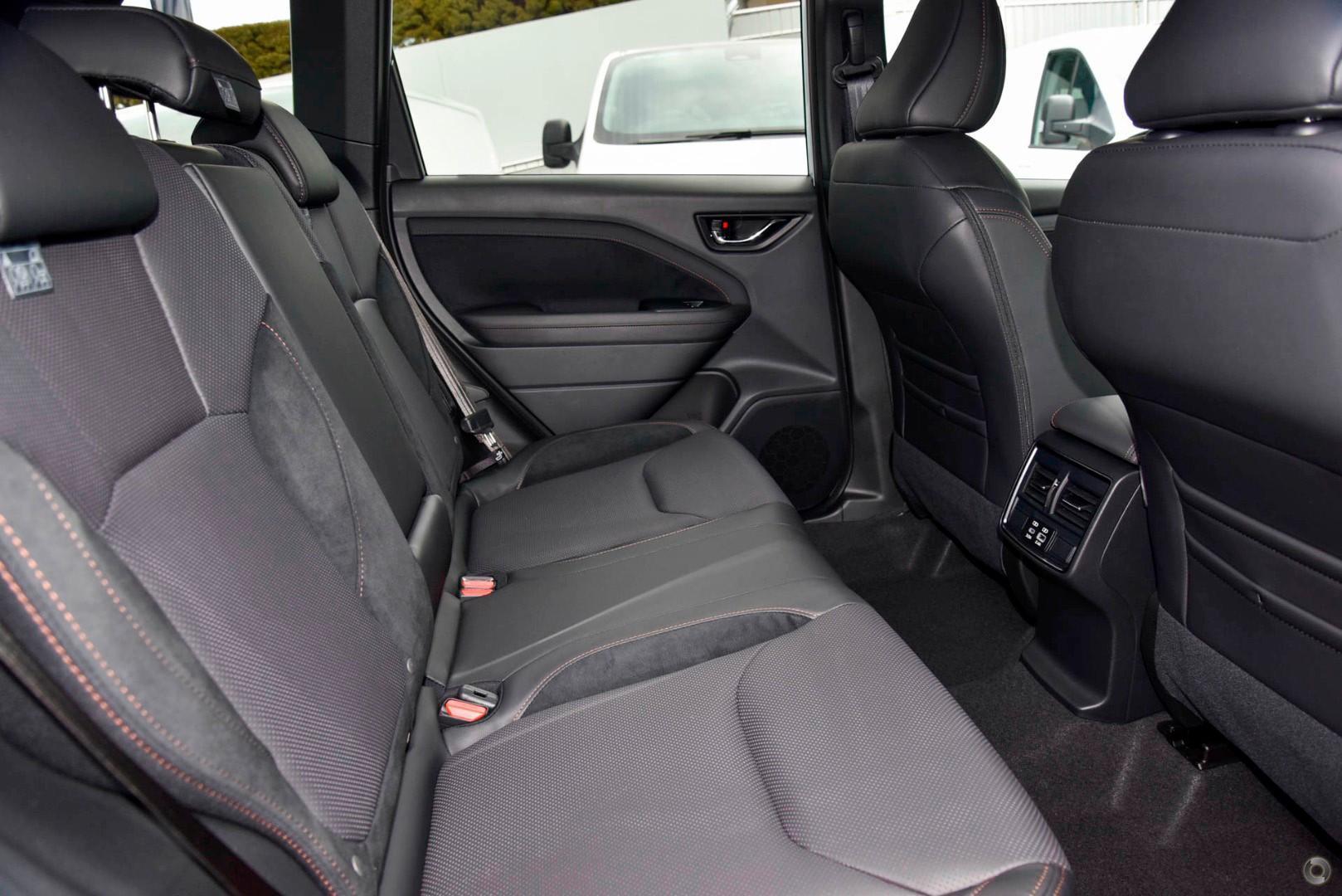 2025 Subaru Forester Hybrid Touring — photo 5