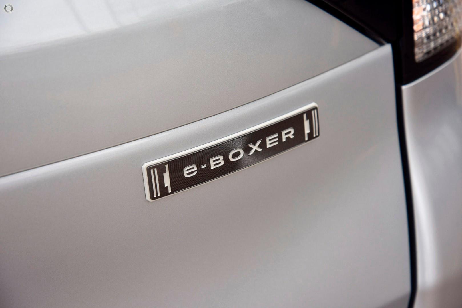 2025 Subaru Forester Hybrid Touring — photo 8