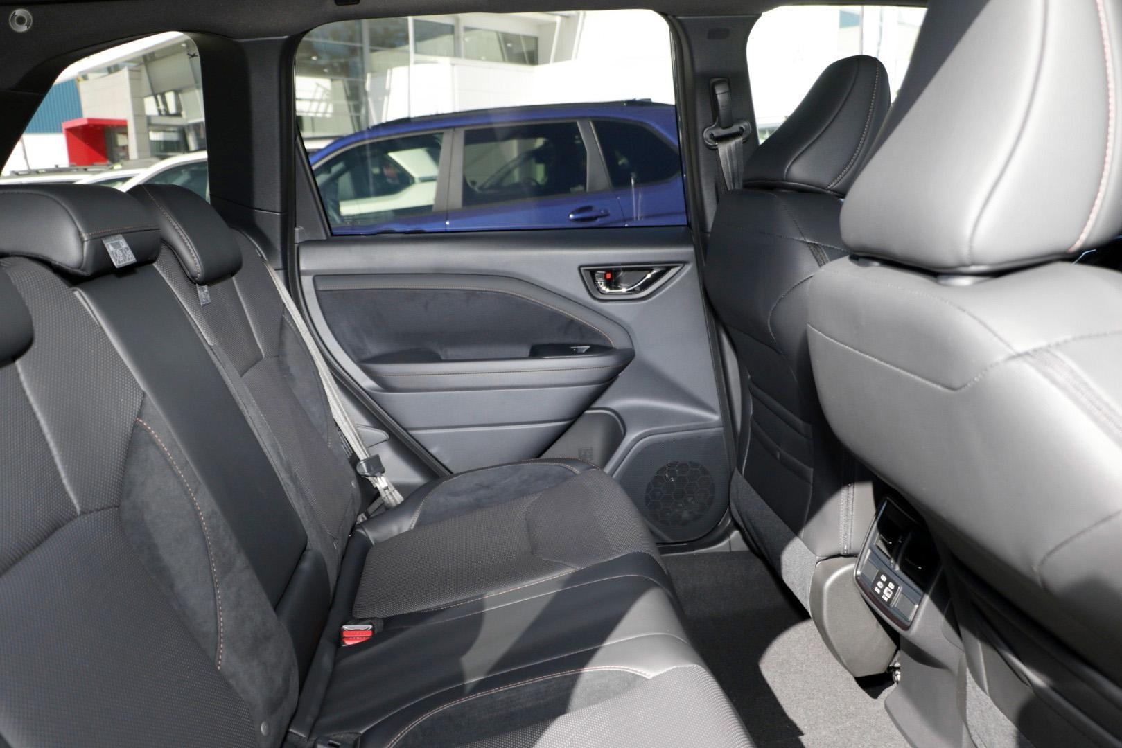 2025 Subaru Forester Hybrid Touring — photo 10