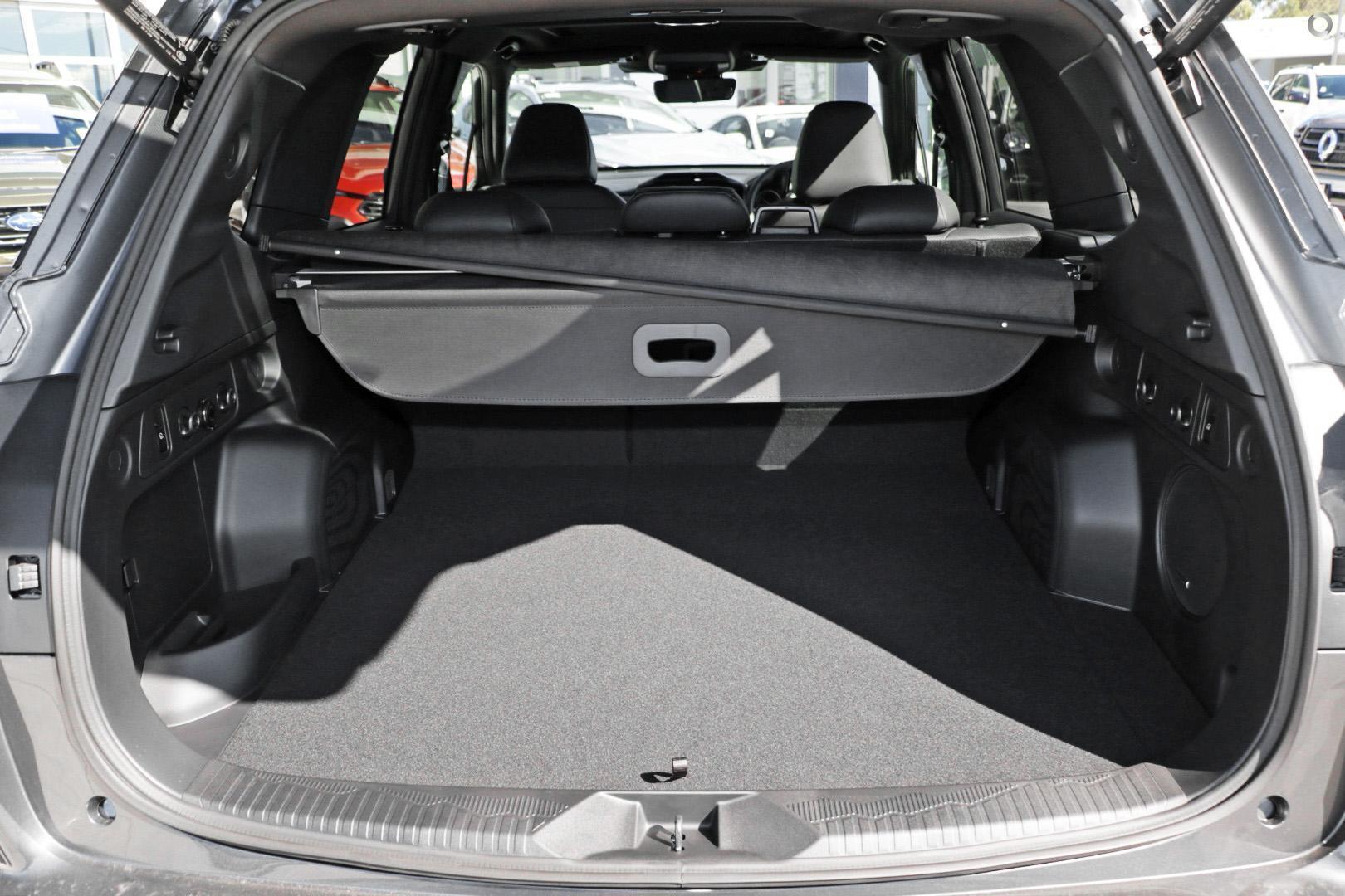 2025 Subaru Forester Hybrid Touring — photo 11