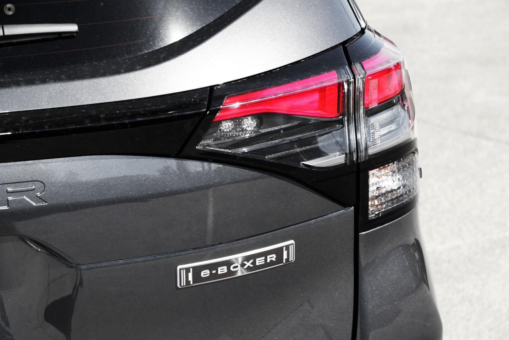 2025 Subaru Forester Hybrid Touring — photo 13