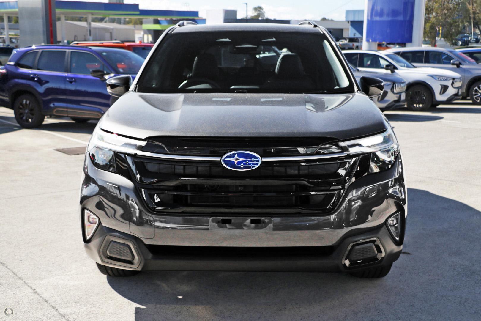 2025 Subaru Forester Hybrid Touring — photo 2