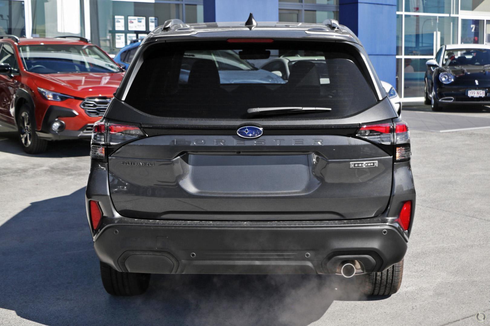 2025 Subaru Forester Hybrid Touring — photo 3