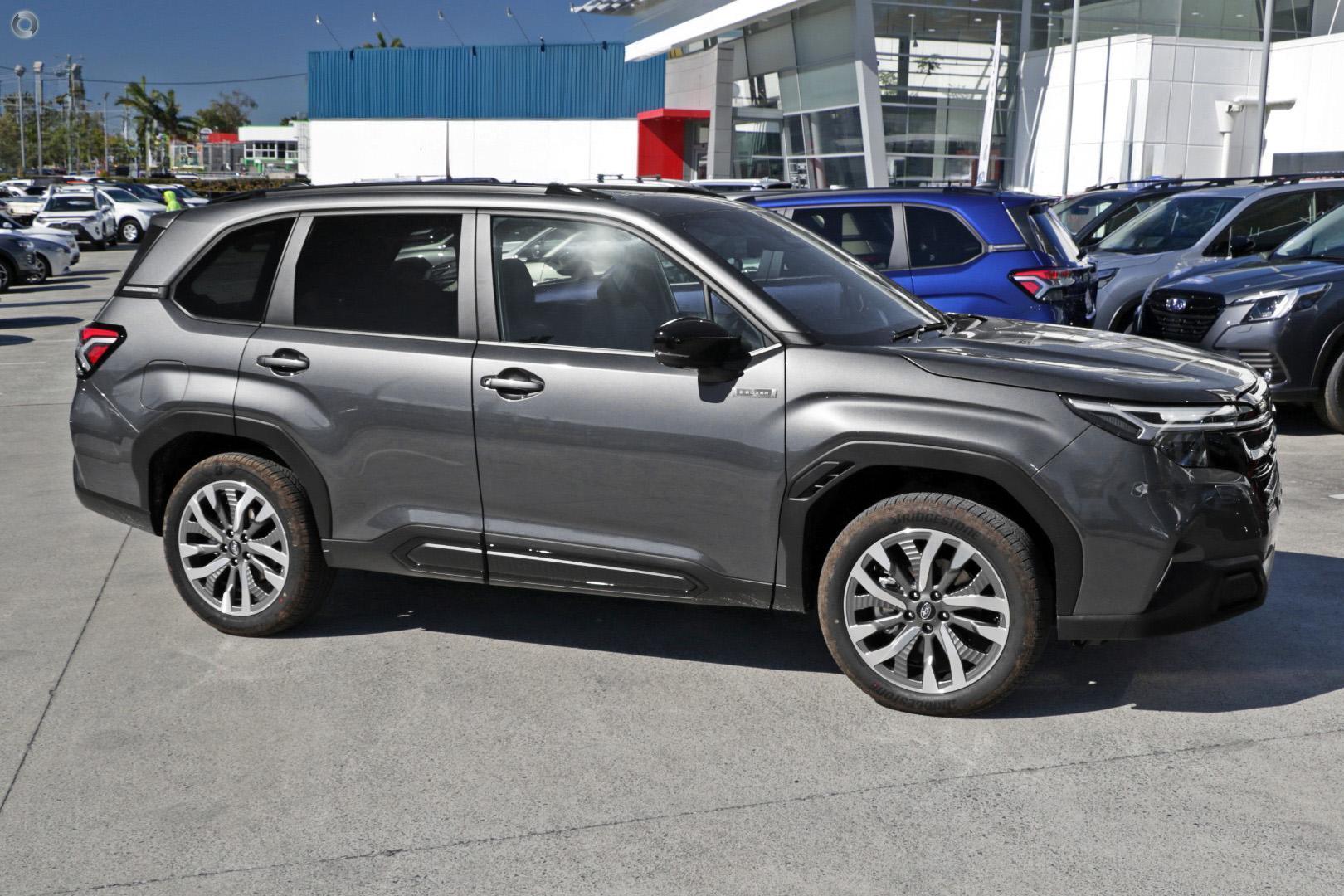 2025 Subaru Forester Hybrid Touring — photo 5