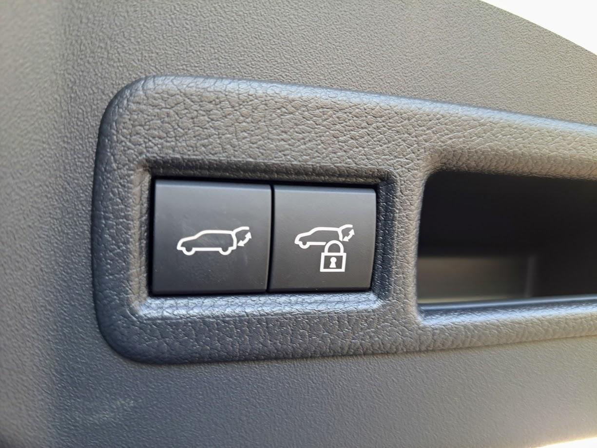 2025 Subaru Solterra AWD — photo 9