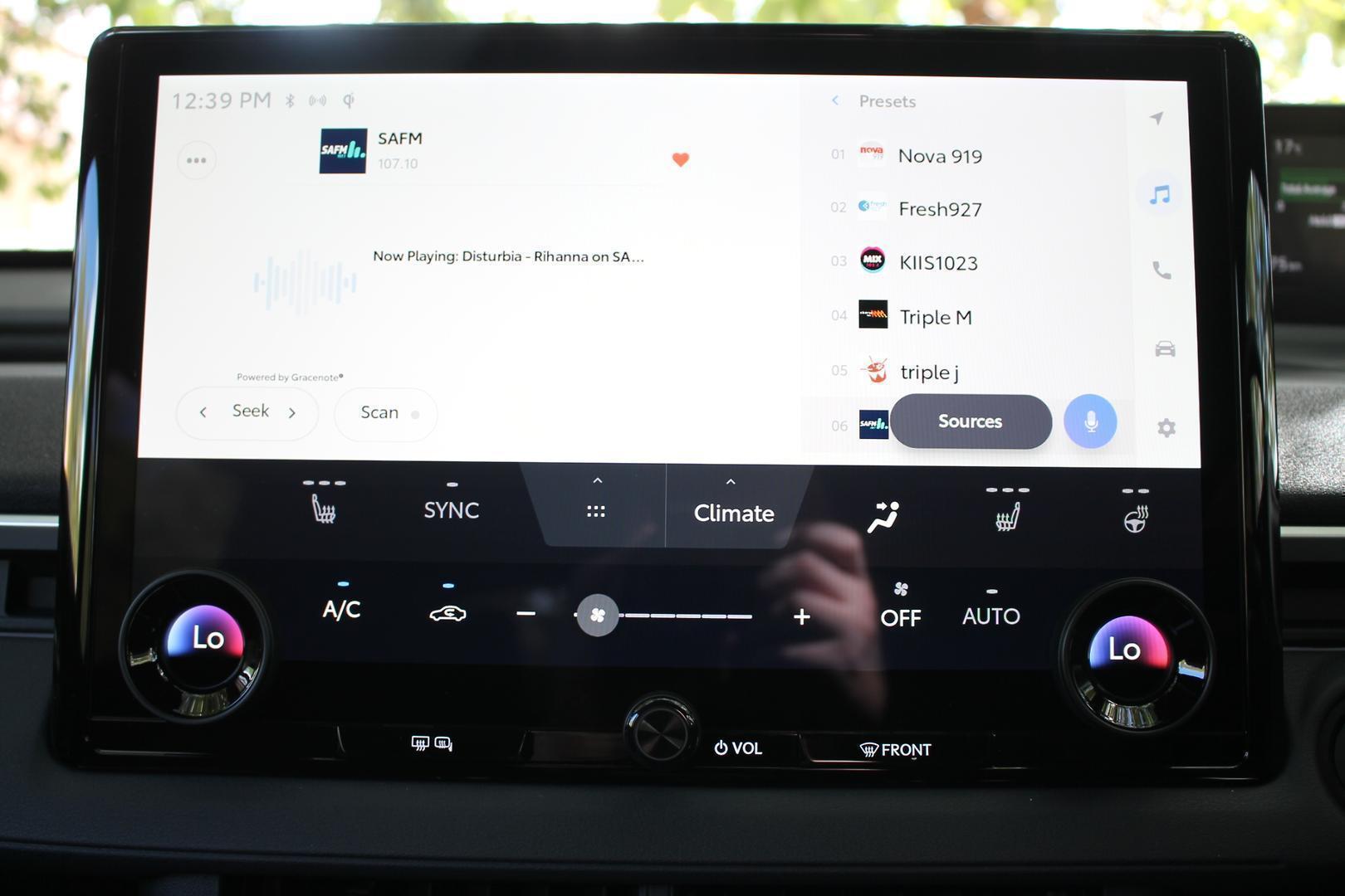 2025 Subaru Solterra AWD — photo 10