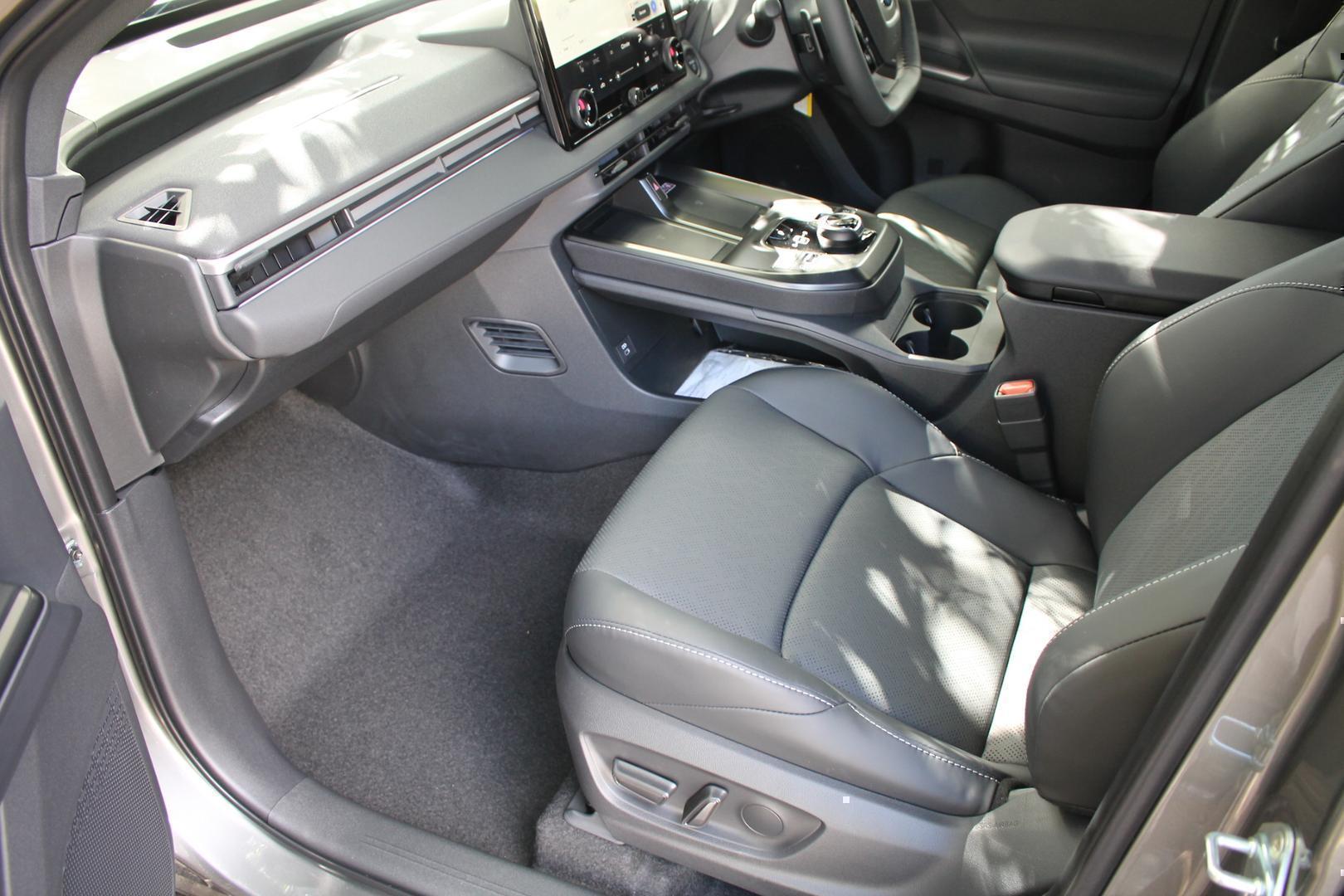 2025 Subaru Solterra AWD — photo 13