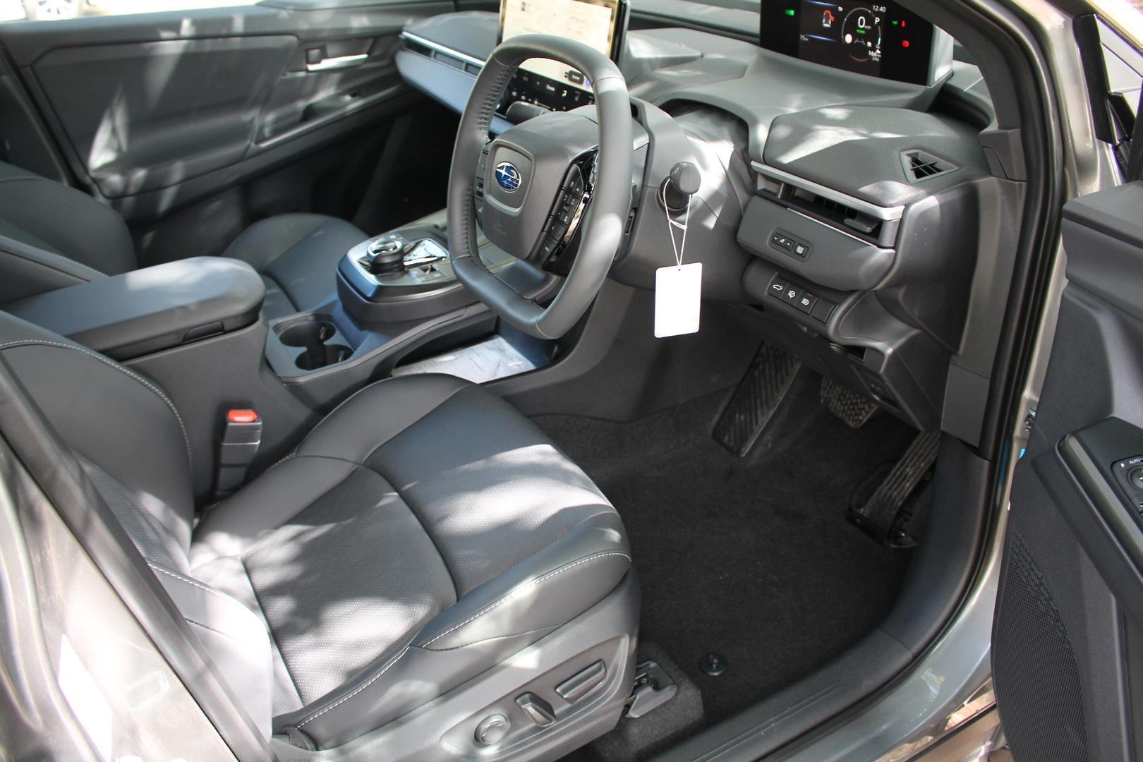 2025 Subaru Solterra AWD — photo 7