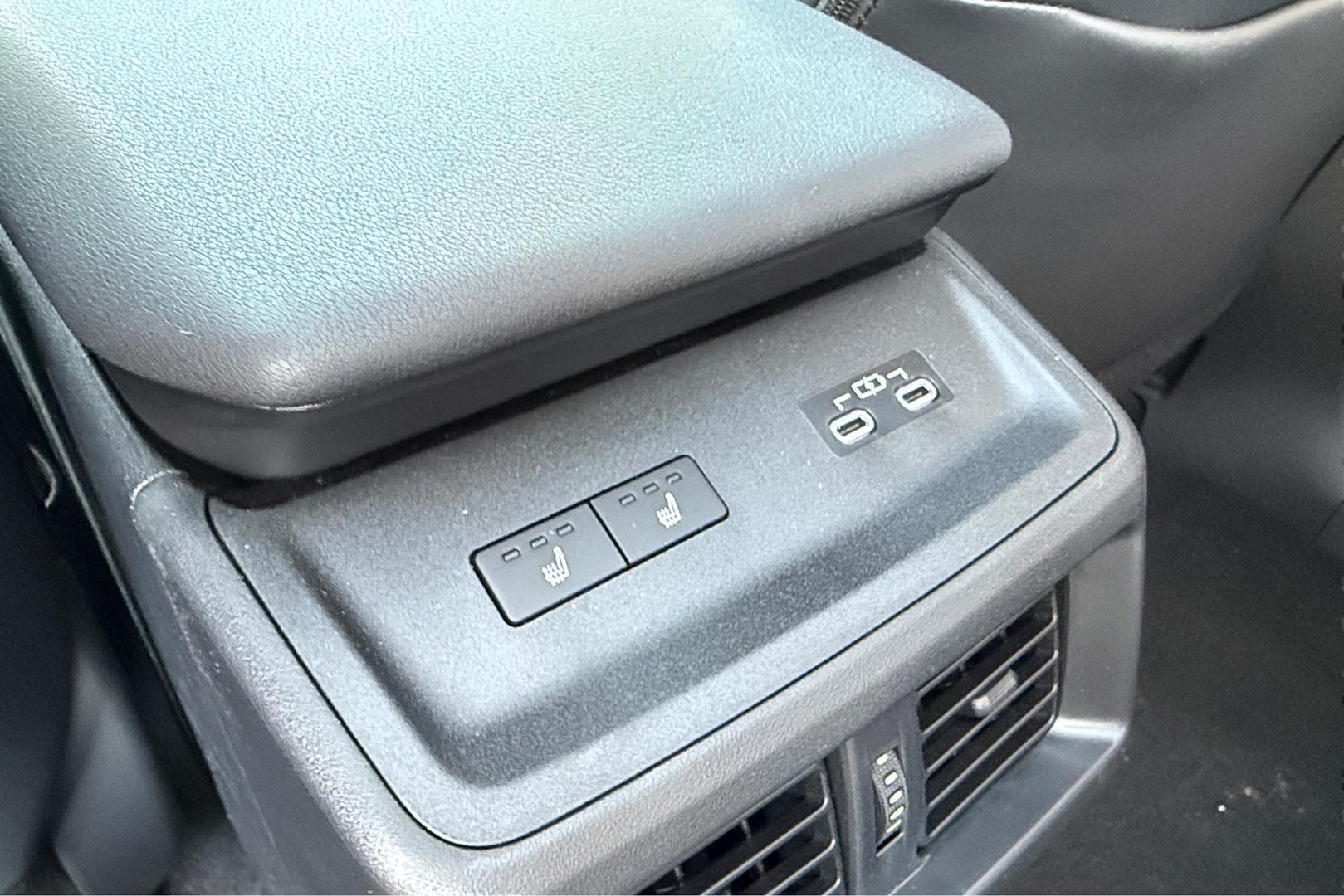 2026 Subaru Solterra AWD Touring — photo 14