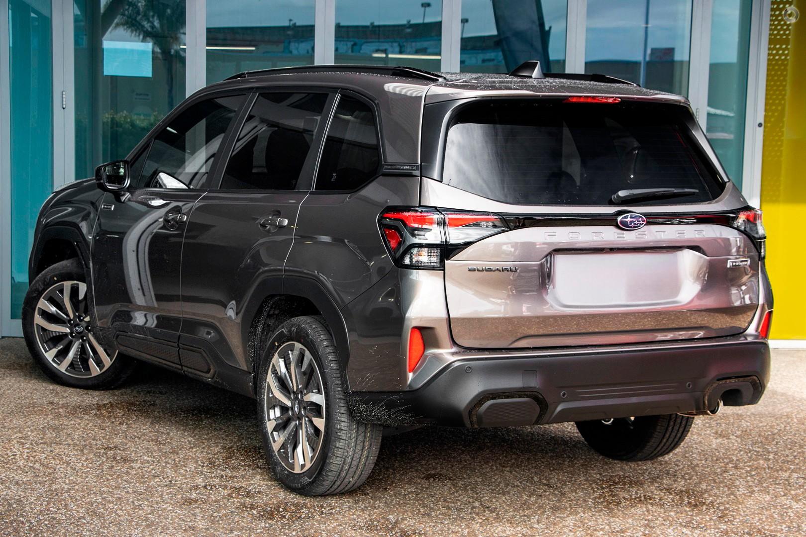 2026 Subaru Forester Hybrid Touring — photo 3