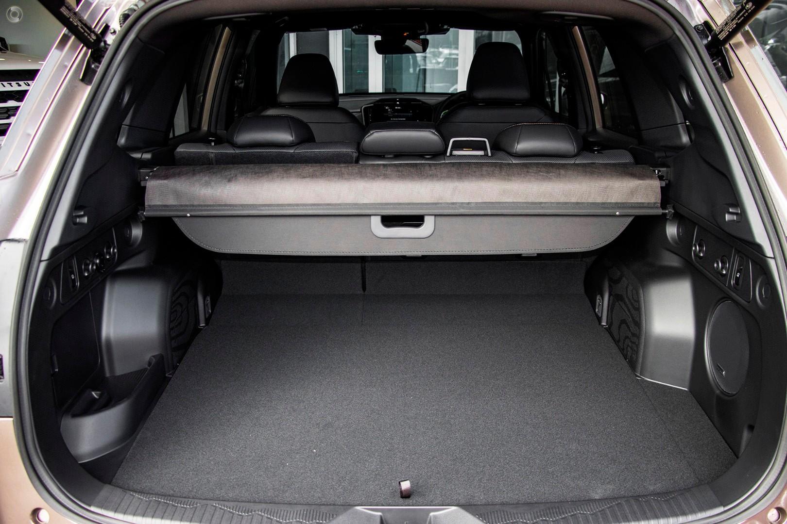2026 Subaru Forester Hybrid Touring — photo 7