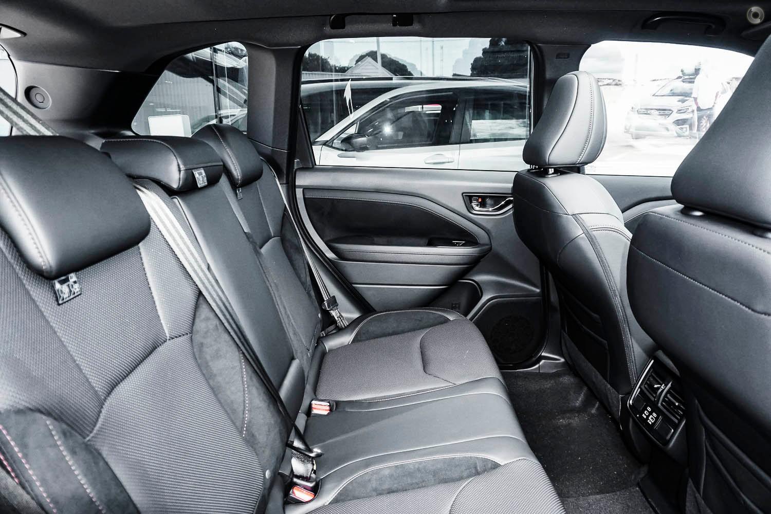 2026 Subaru Forester Touring — photo 7