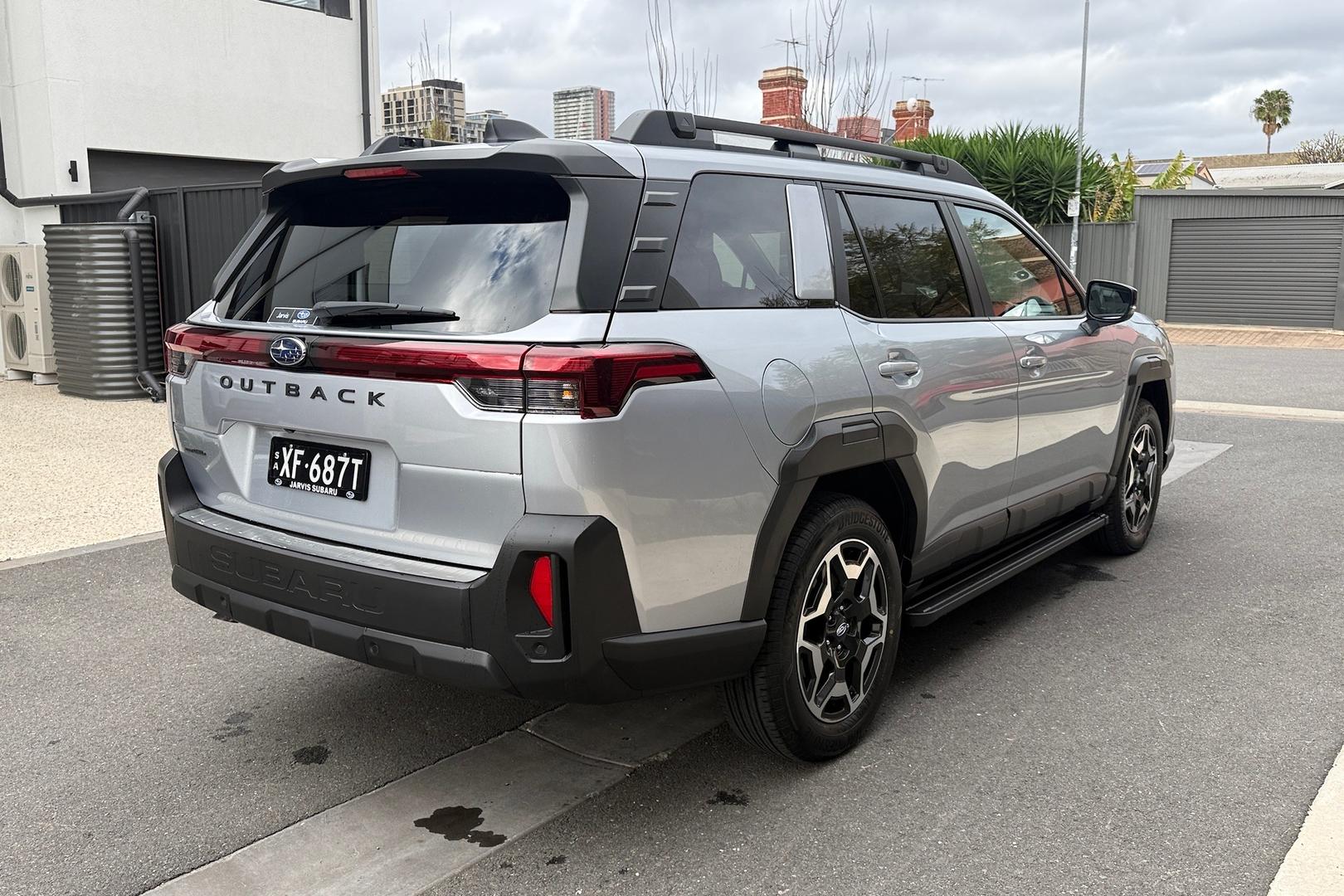 2026 Subaru Outback AWD Touring — photo 2
