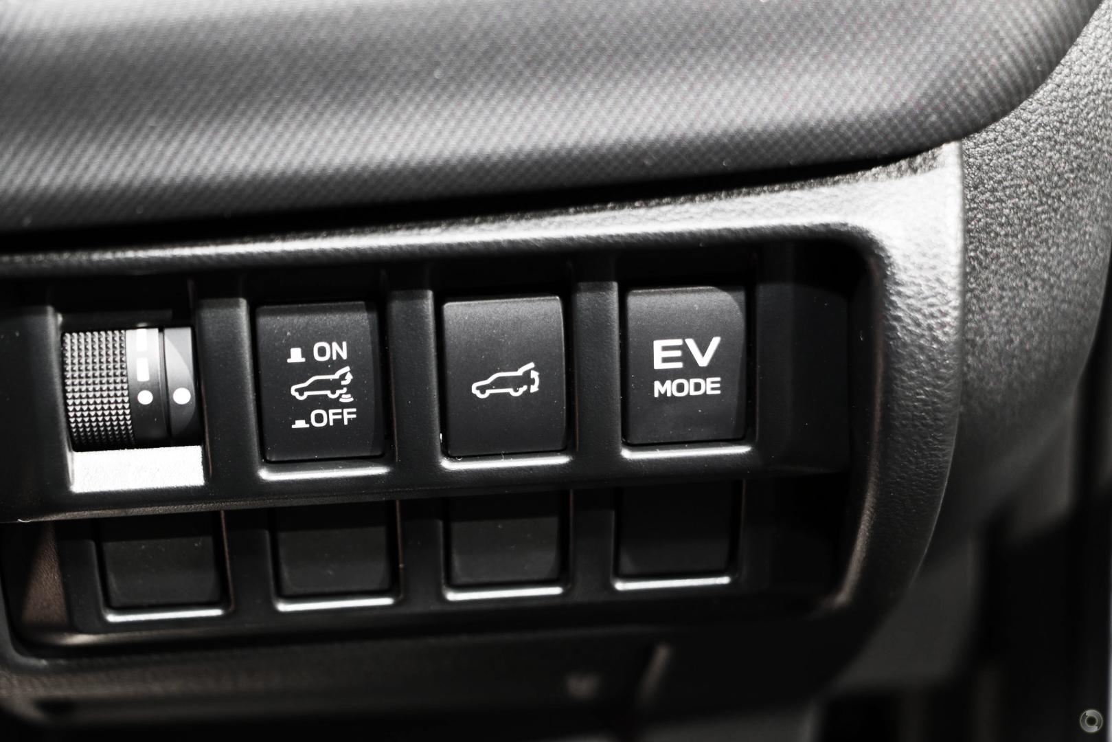 2026 Subaru Forester Hybrid Touring — photo 11