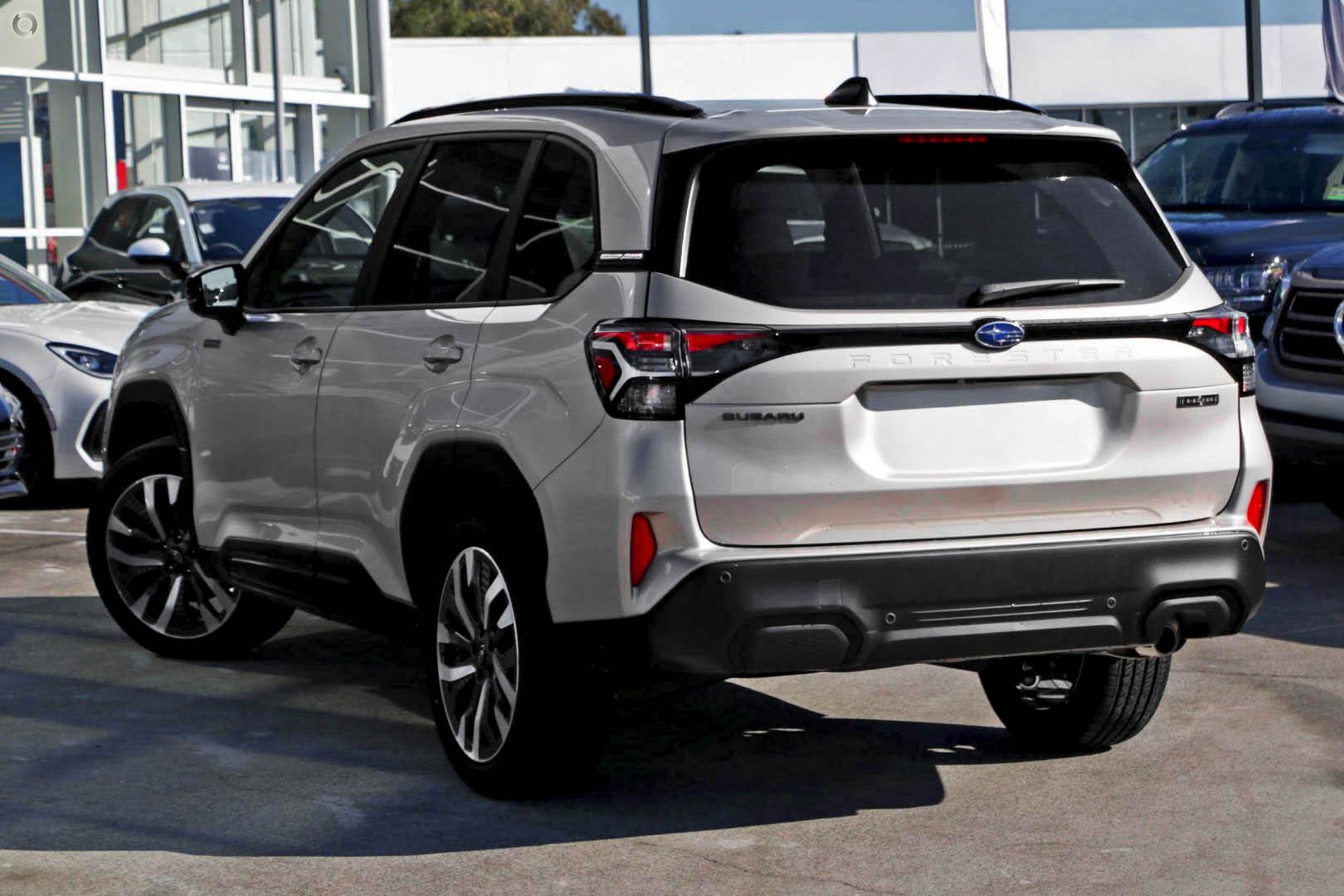 2026 Subaru Forester Hybrid Touring — photo 4