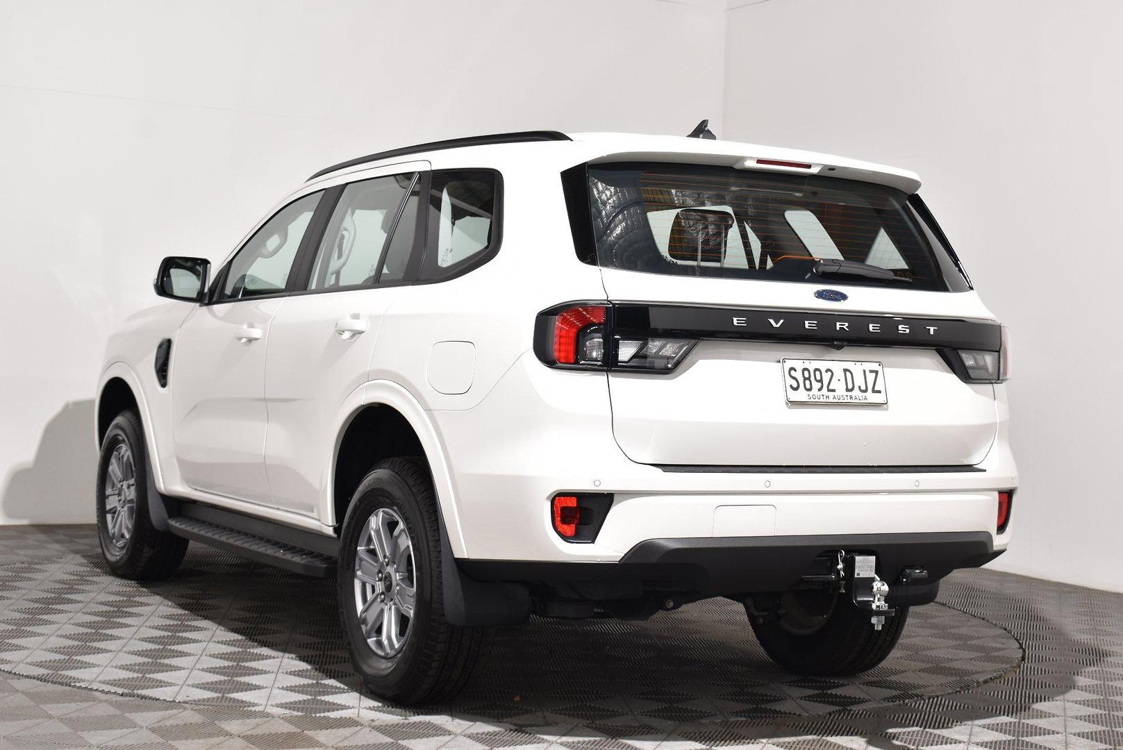 2025 Ford Everest Ambiente — photo 2