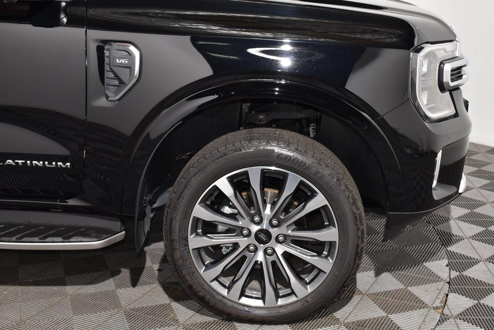 2025 Ford Everest Platinum — photo 18