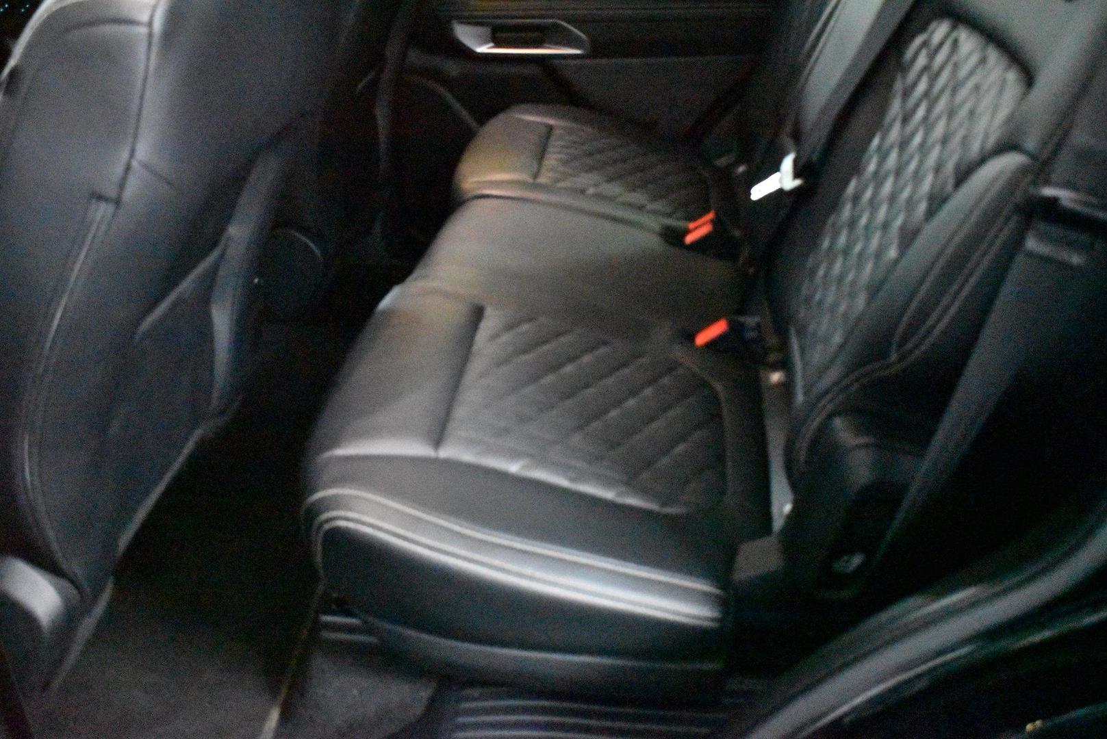 2025 Ford Everest Platinum — photo 8