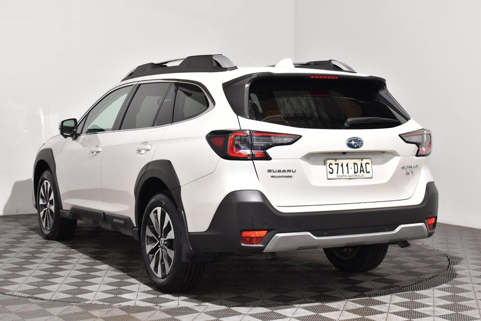 2023 Subaru Outback AWD Touring XT — photo 2