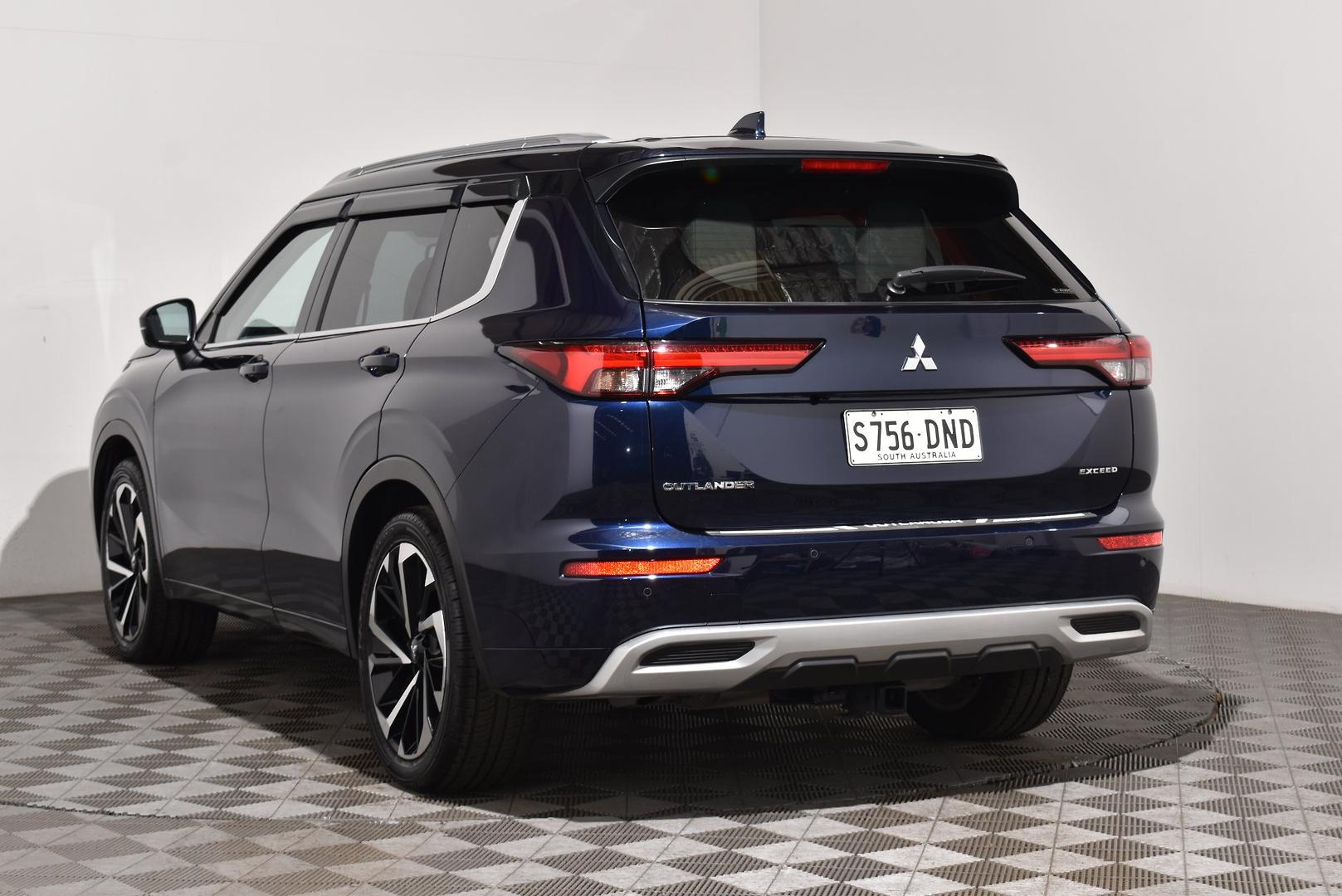 2022 Mitsubishi Outlander Exceed — photo 2