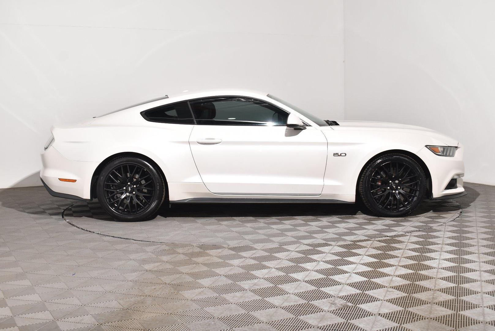 2016 Ford Mustang GT — photo 11