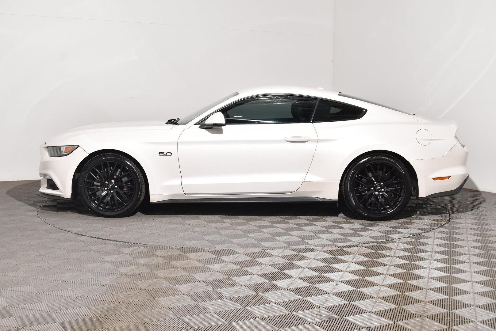 2016 Ford Mustang GT — photo 12