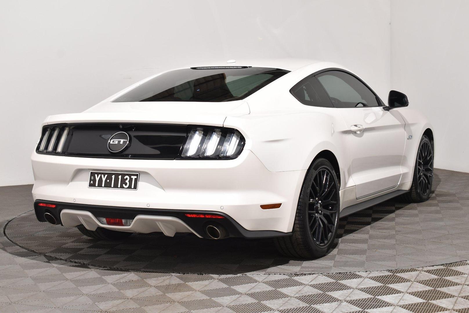 2016 Ford Mustang GT — photo 15