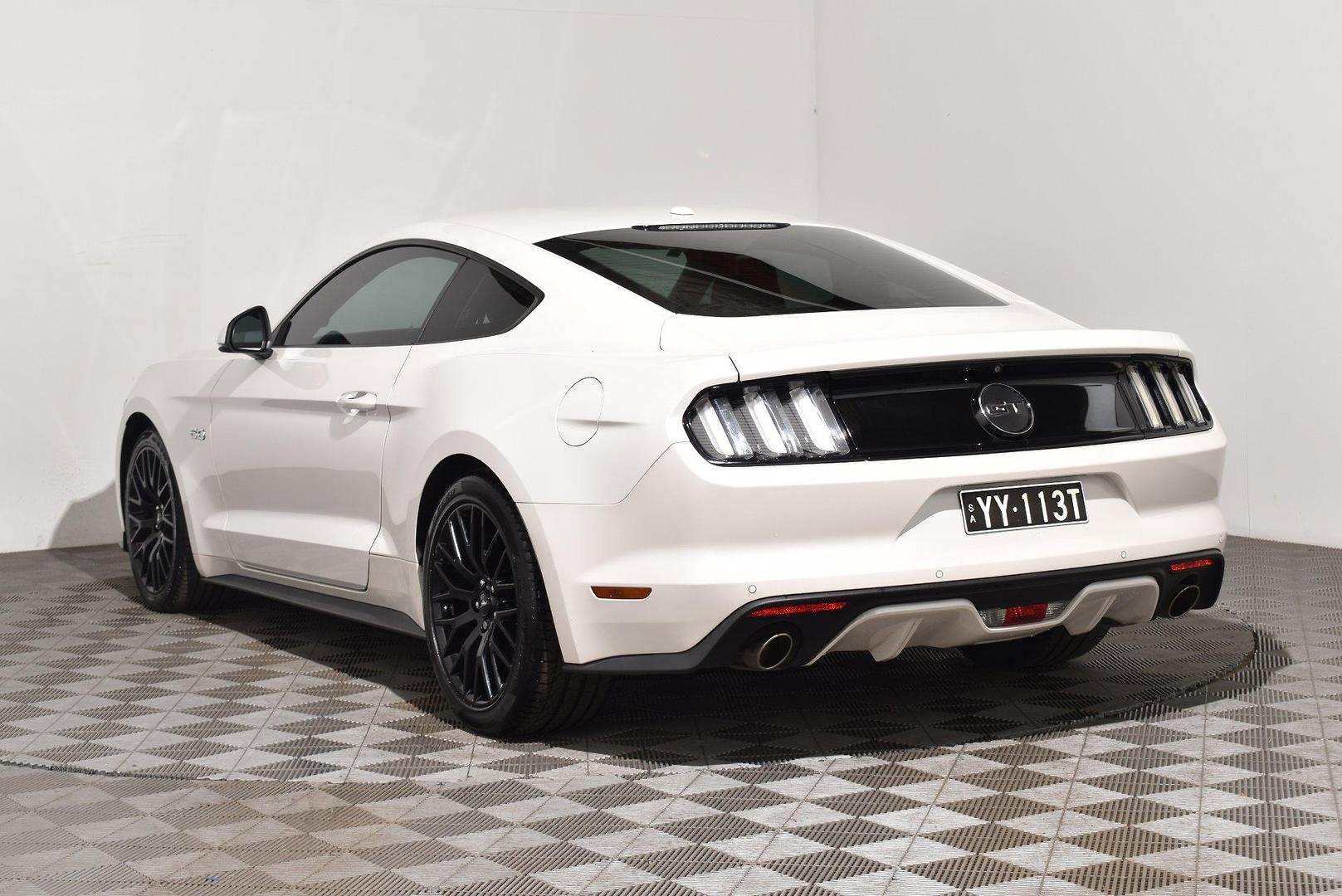 2016 Ford Mustang GT — photo 2