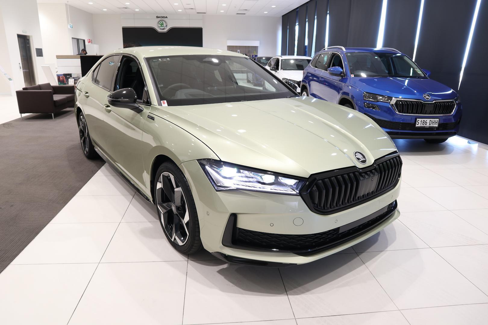 2025 SKODA Superb 195TSI Sportline — photo 1