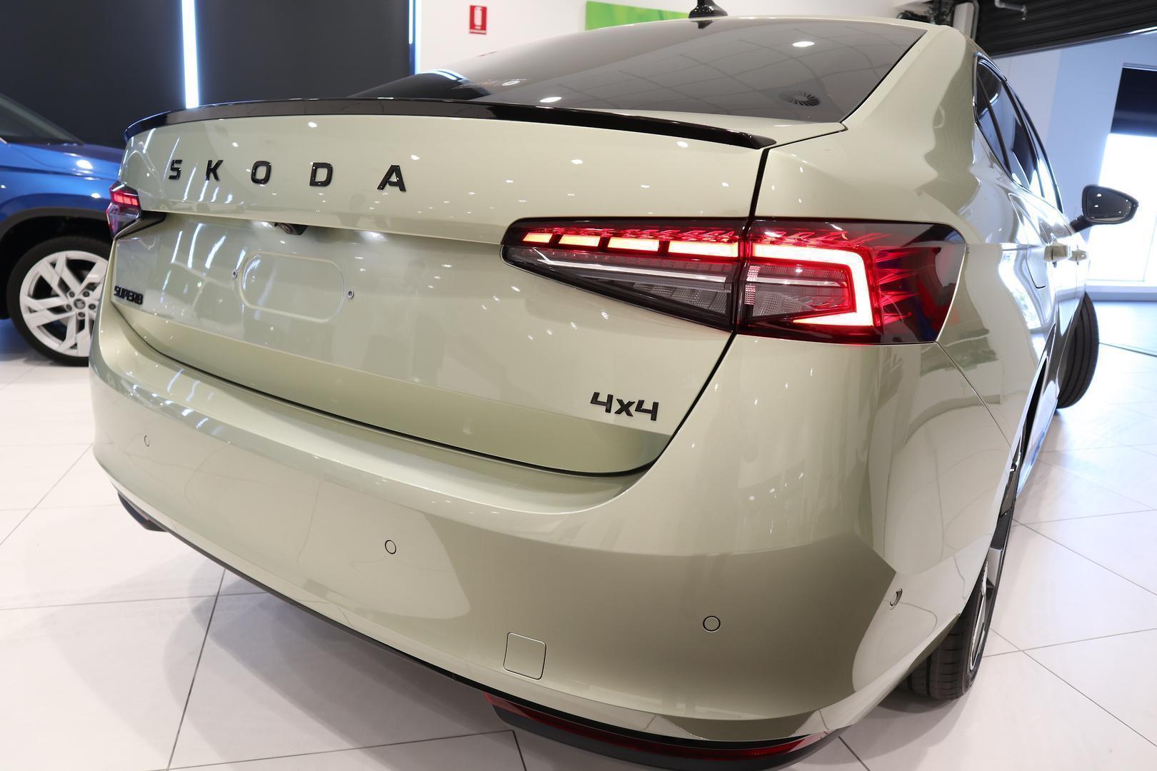 2025 SKODA Superb 195TSI Sportline — photo 13