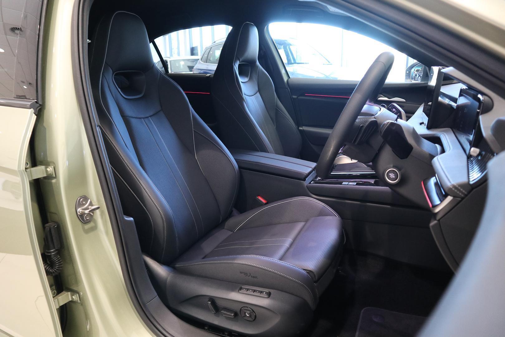 2025 SKODA Superb 195TSI Sportline — photo 23