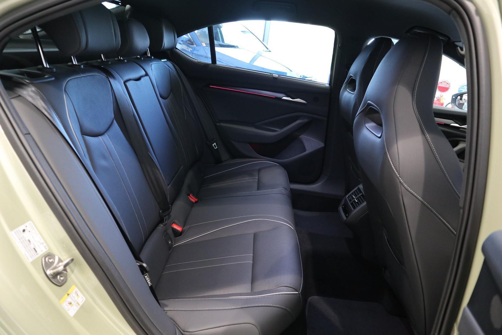 2025 SKODA Superb 195TSI Sportline — photo 32