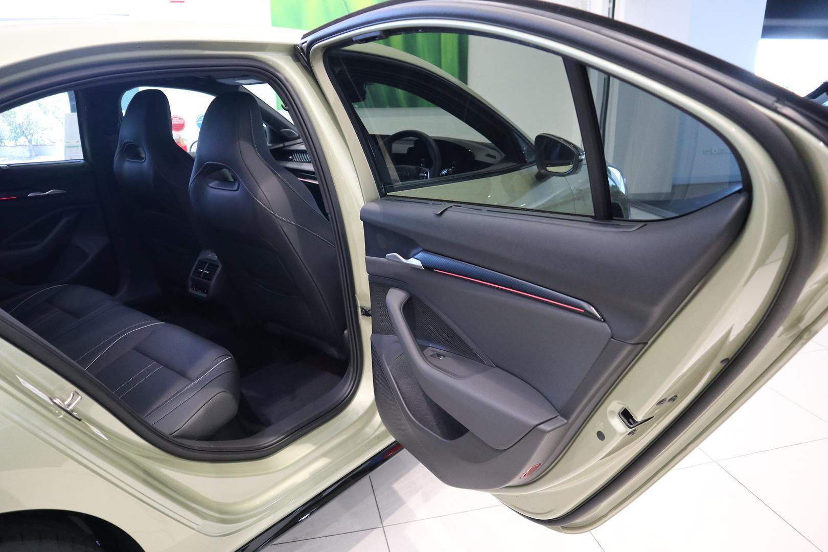 2025 SKODA Superb 195TSI Sportline — photo 33
