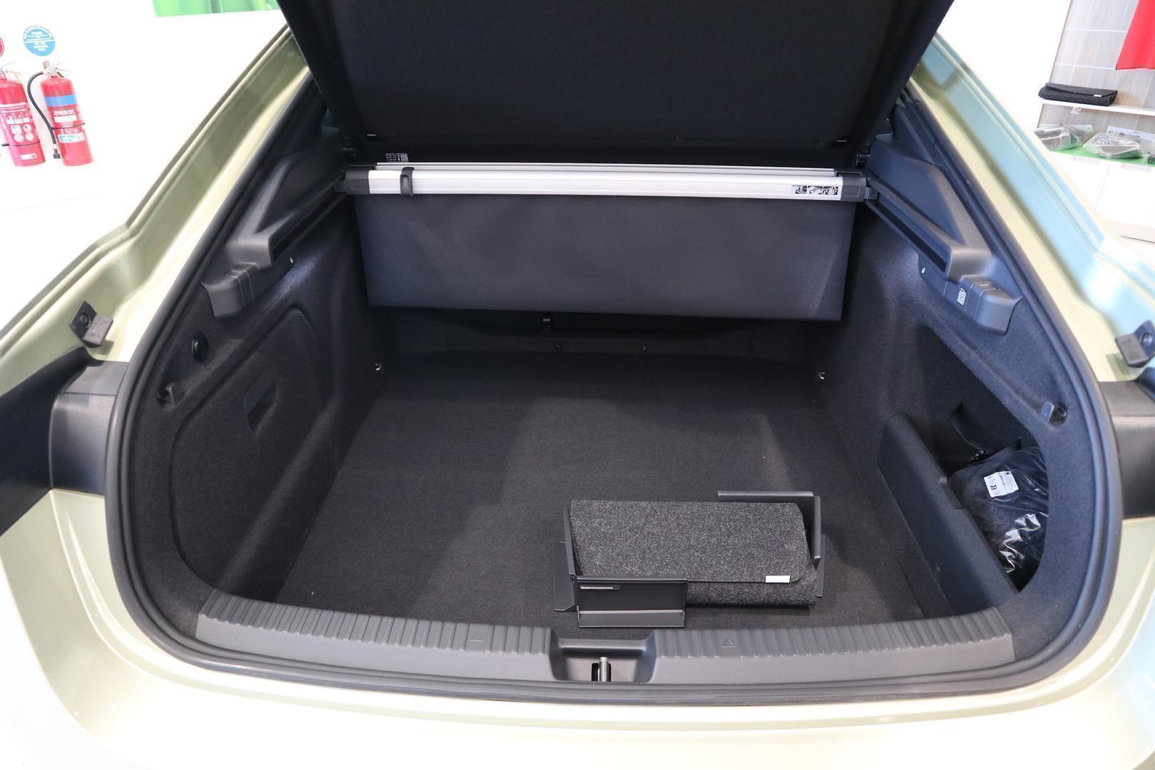 2025 SKODA Superb 195TSI Sportline — photo 35