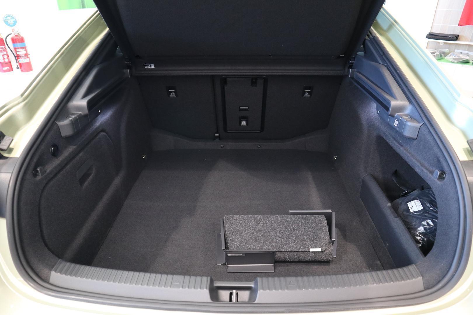 2025 SKODA Superb 195TSI Sportline — photo 36
