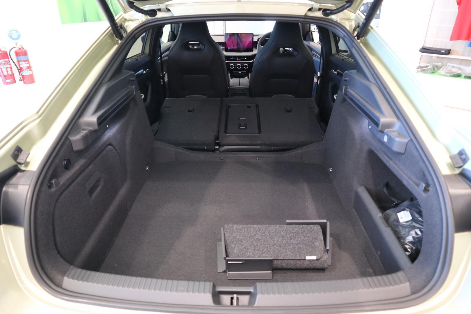 2025 SKODA Superb 195TSI Sportline — photo 37