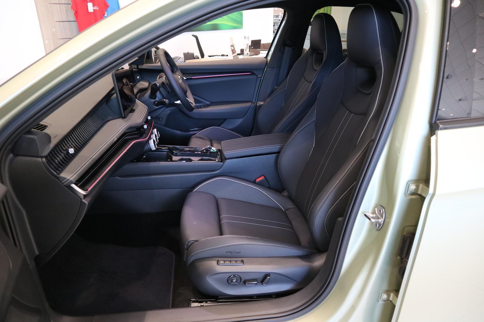 2025 SKODA Superb 195TSI Sportline — photo 39